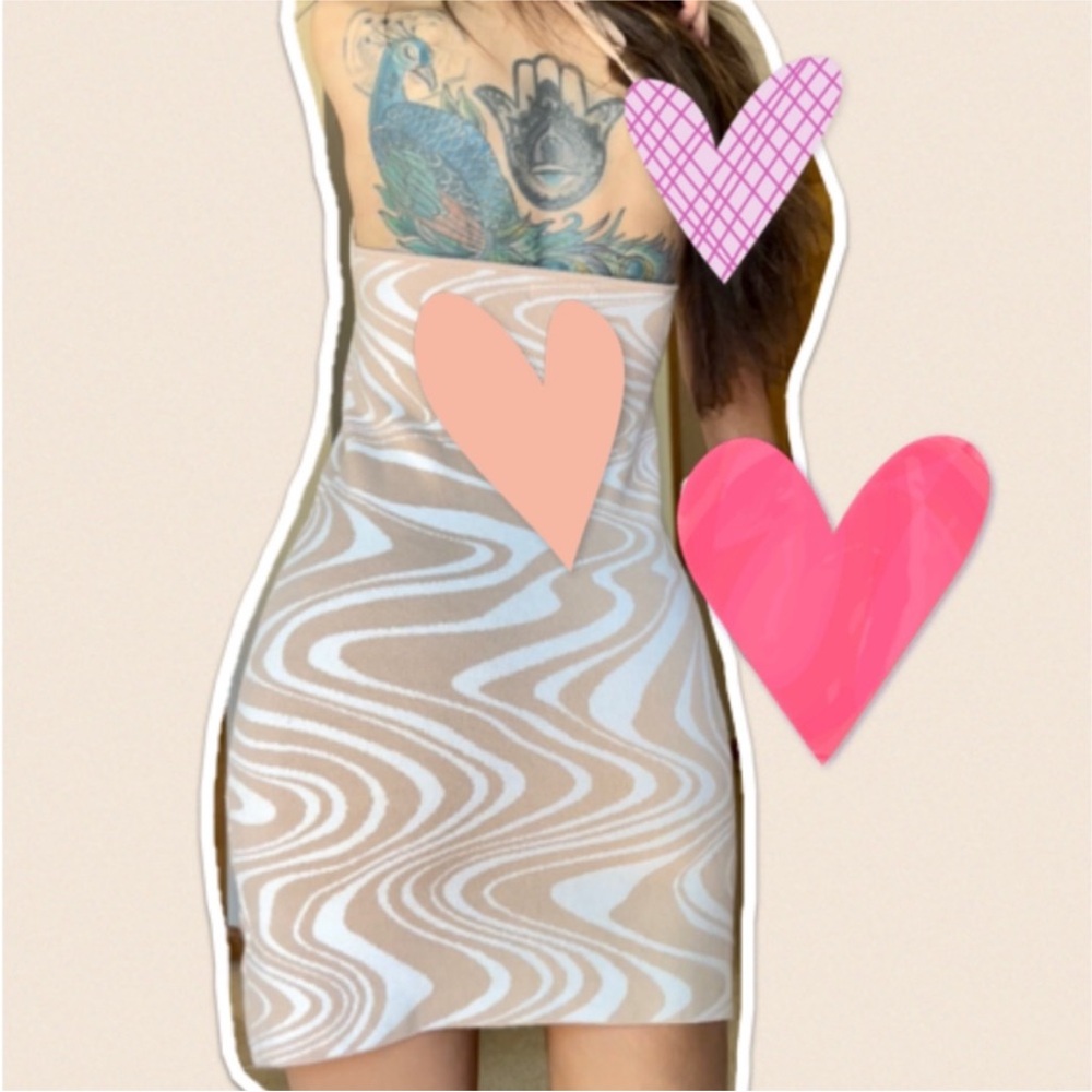 La Hearts Beige and White Swirl Mini Dress - Picture 4 of 10
